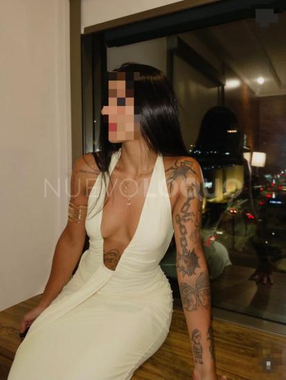  HERMOSA MASAJISTA EROTICA