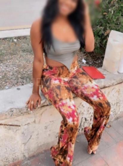 MORENA EXOTICA,CON CURVAS.