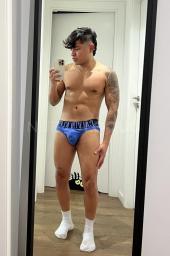 sSEXY LATINO