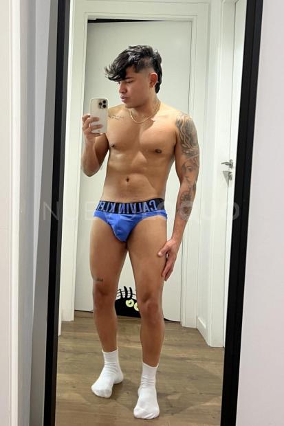  sSEXY LATINO