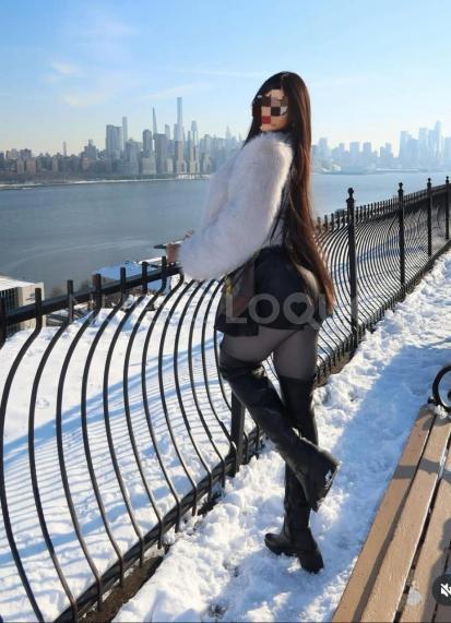  Latina ardiente dayana