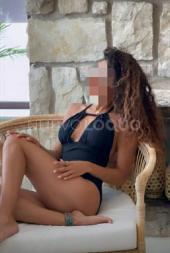 NOVEDAD CLAUDIA UN BOMBON disponible