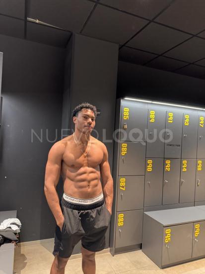  Hombre moreno