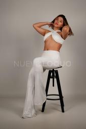 hermosa morena latina