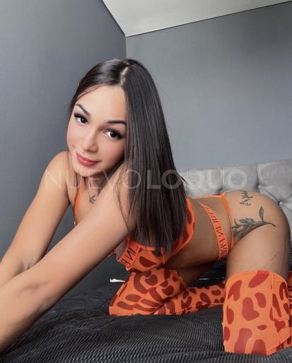  Latina caliente en Sagrada Familia