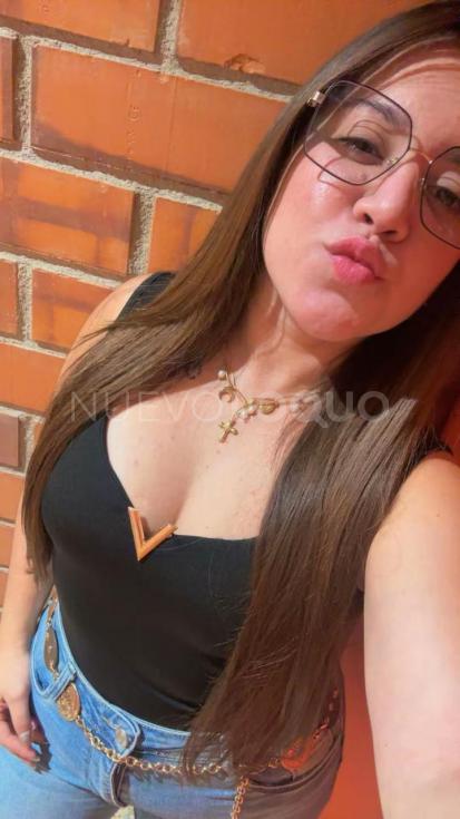  hermosa carismatica