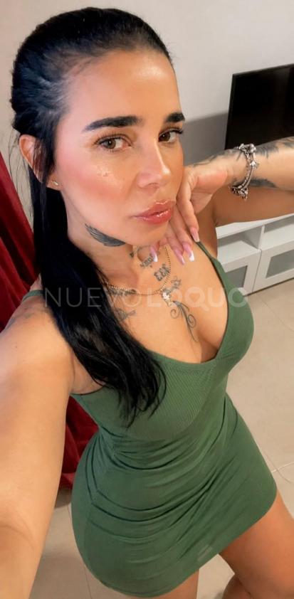  Bella latina cabello negro