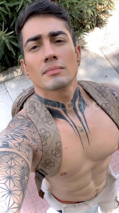  COLOMBIANO GUAPO TATUADO