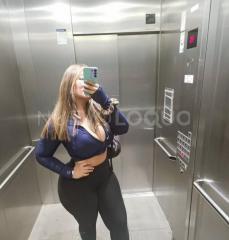 Angie venezolana elegante en Sevilla