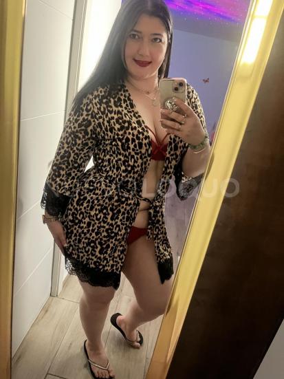  linda acompañante de aventuras