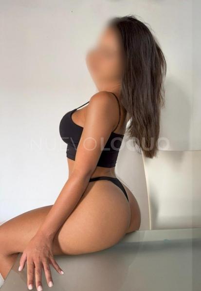  IMPLICADA, DELGADITA Y MUY SEXY!
