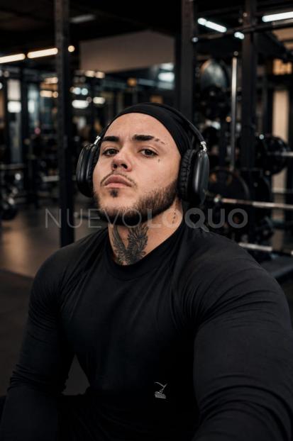  CHICO TRANS MUY COMPLACIENTE