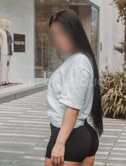  Hermosa chica