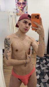 Chico colombiano delgado en tu cuidad