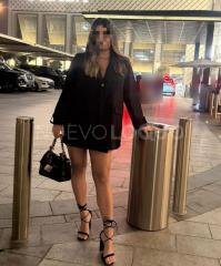 Elegante rubia española y latina