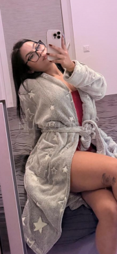 AMIGAS LISTAS PARA DIVERTISE CONTIGO EN LA ZONA DEL VALLES ORIENTAL LA ROCA LA LLAGOSTA