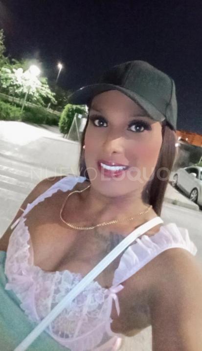  Samanta latina muy guapa con buena actitud