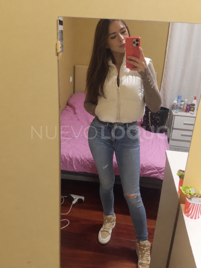  Hermosa flaca
