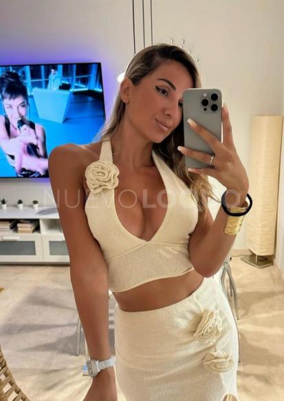  LATINA EN CHUECA MADRID GRAN VÍA