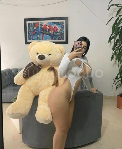  SARA BOMBA SEXY REAL EN SAGRADA FAMILIA