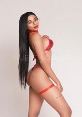 Joven delgada colombiana complaciente