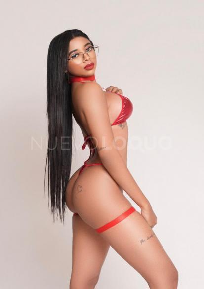  Joven delgada colombiana complaciente