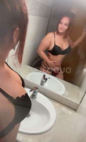 Morena guapisima de curvas especiales