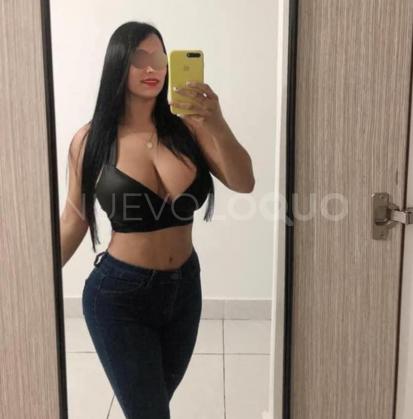  Karla mexicana cariñosa juguetona