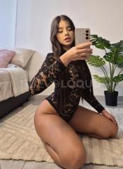 Gabriela … joven colombiana curvilínea con rostro angelical muy bella foto real
