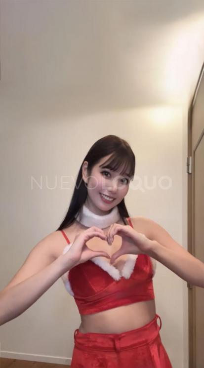  GUAPA _____________ASIÁTICA____________ COMPLACIENTE