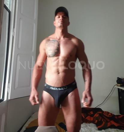  Chico brasileno moreno joven guapo