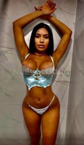 ARDIENTE CHICA POR LA PLAYA CAPELLANS