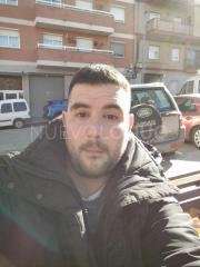 Chico catalán para contactos