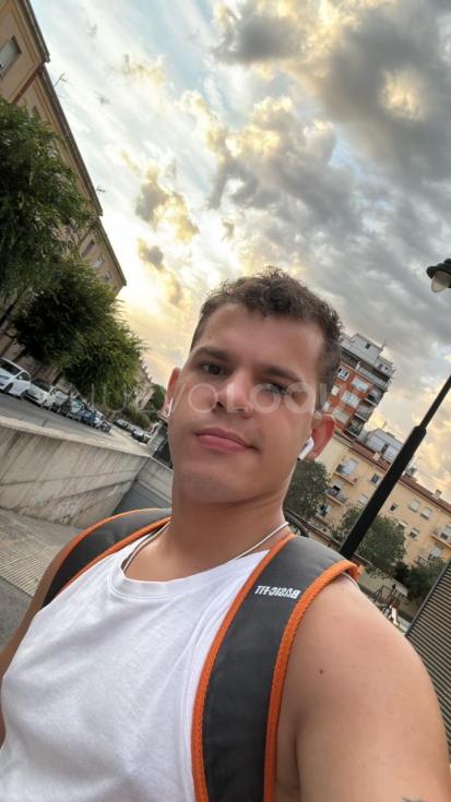  LATINO MASAJISTA CON GANAS