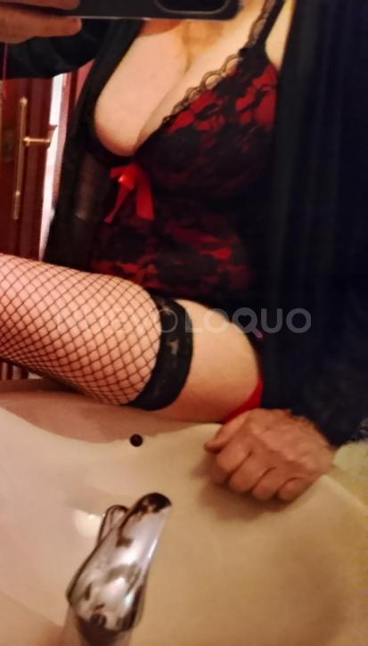  CON UN CUERPAZO COMPLACIENTE