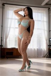 elegante de día, ardiente de noche