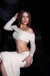 Genesis, Dulce por fuera, fuego por dentro