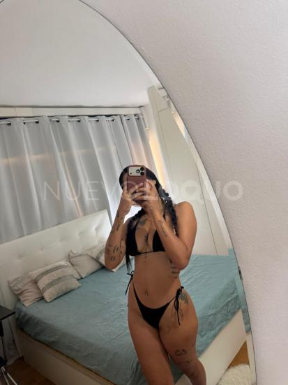  Latina jovencita llámame y te informo