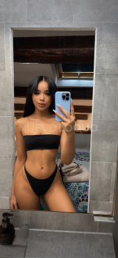 chica extrovertida, elegante