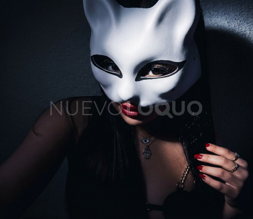  SARA// LA GATA QUE JUEGA EN GIRONA