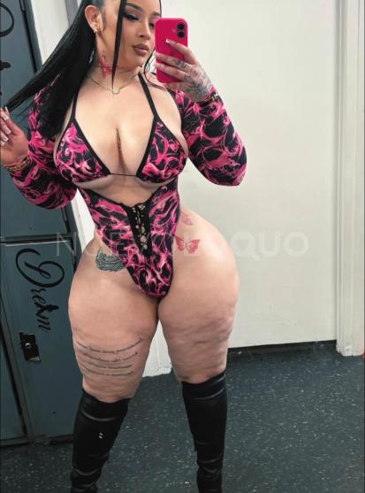  Chica con cuerpo de infarto natural disponible..