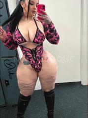 un mujeron disponible para acompañarte