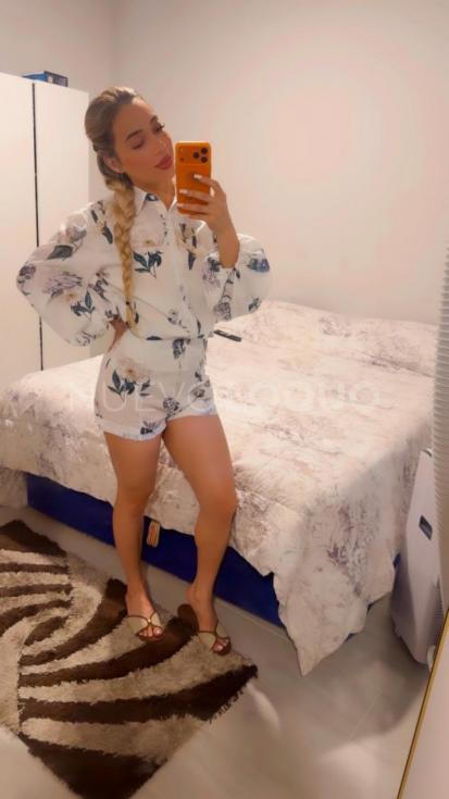  Alegre, divertida y sexy