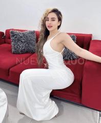 Rubia guapa y muy juguetona