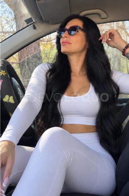  Hermosa latina