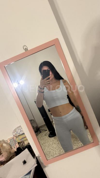  Hermosa latina