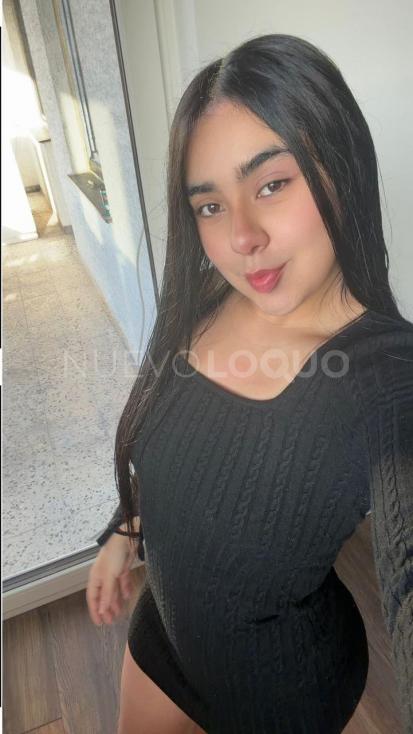  JOVEN JUGUETONA Y SENSUAL