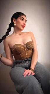 diosa alta, tierna y complaciente