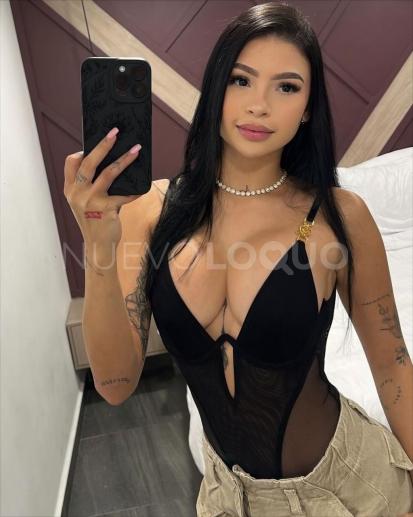  LATINA MODELO, SUPER COMPLACIENTE, TOP