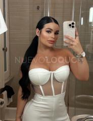 Chica elegante y divertida